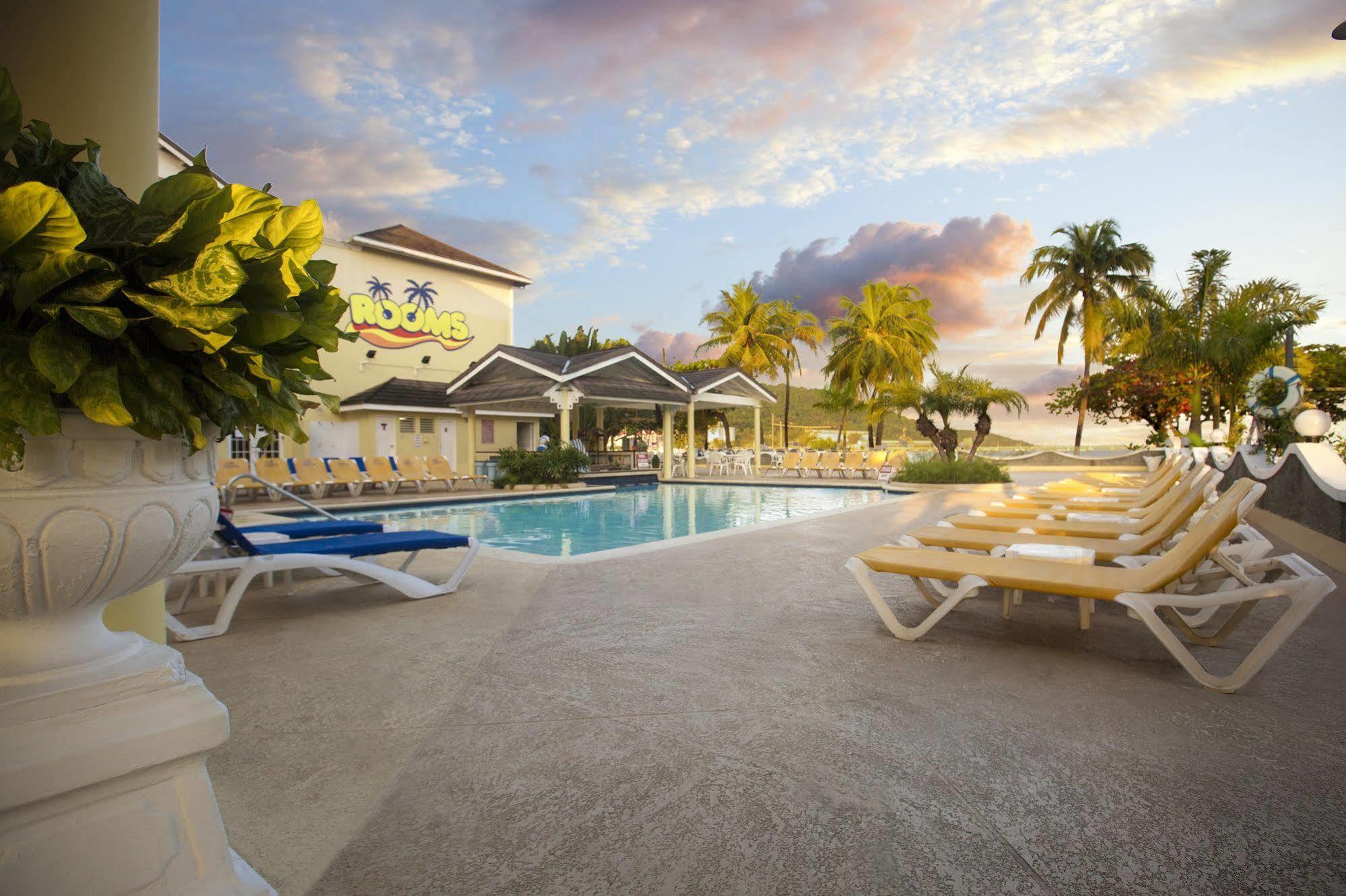 Hotel On The 2*