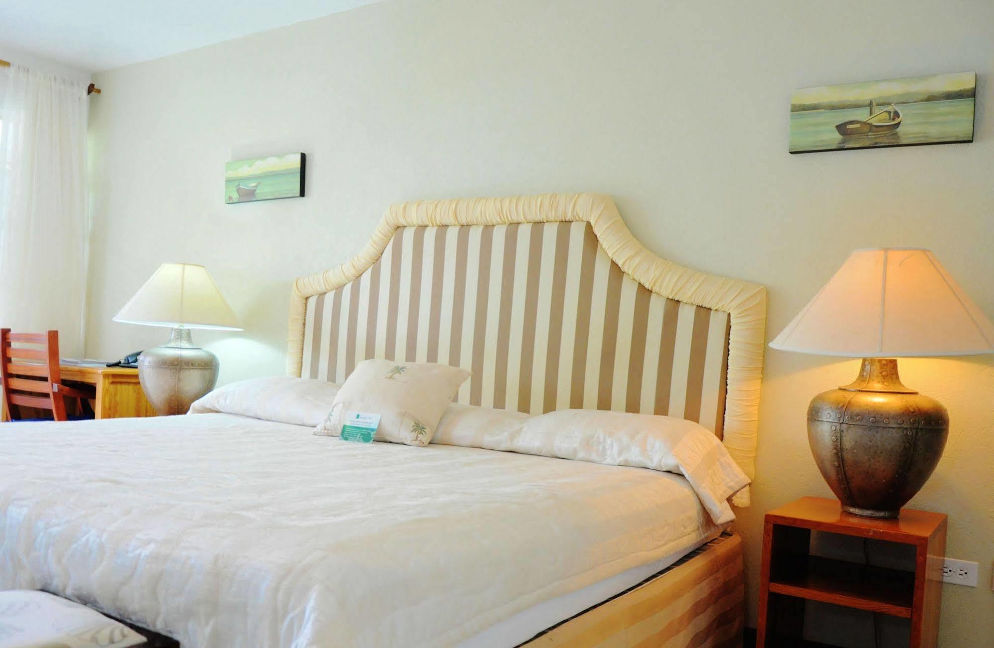 Beachcombers Hotel 3*