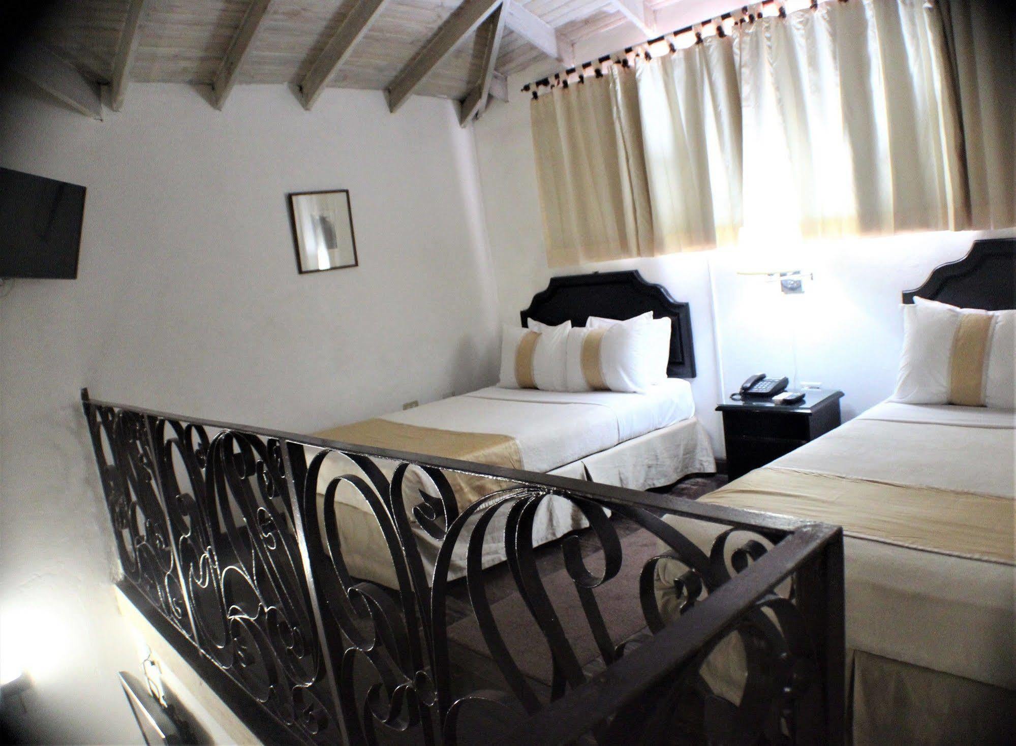 Hotel Altamont Court Kingston