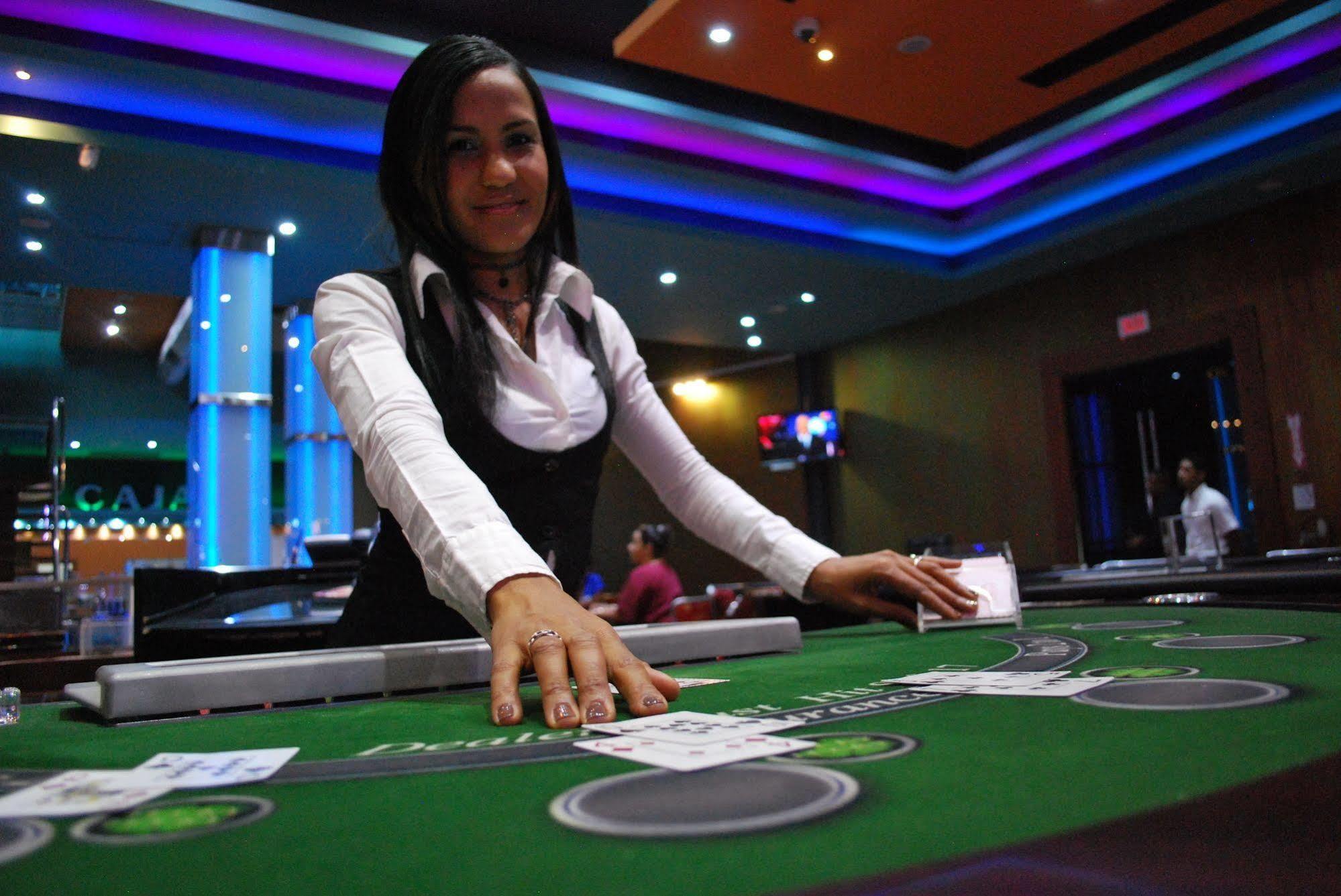 Platino & Casino Hotel 3*