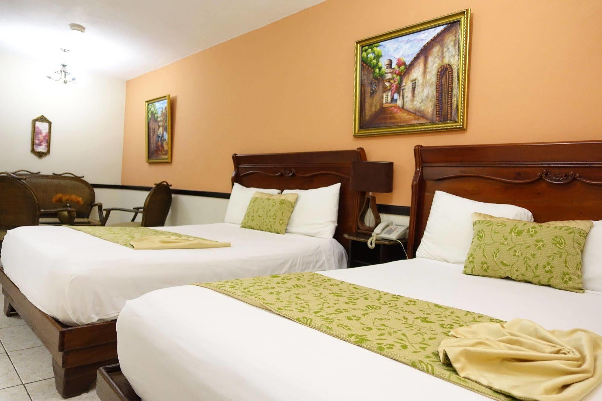 Hotel Platino & Casino 3*