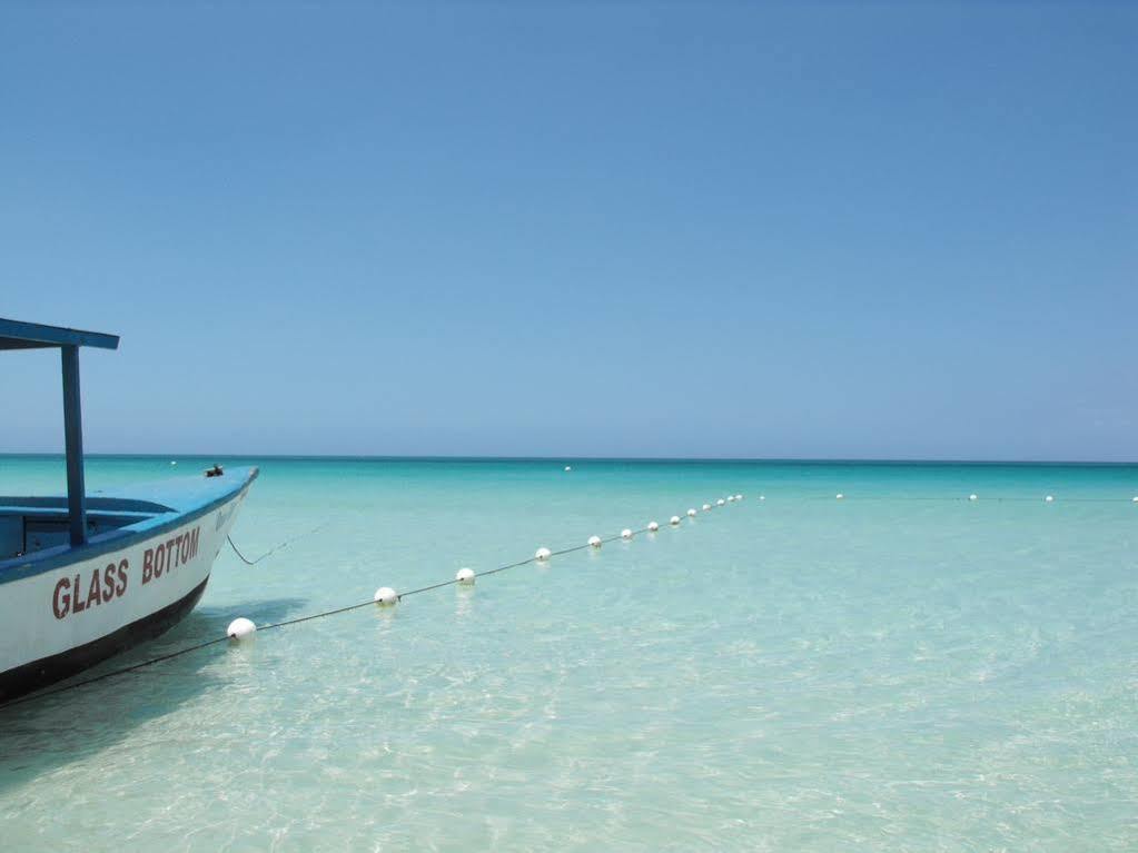 Bar-b-barn Beach Negril