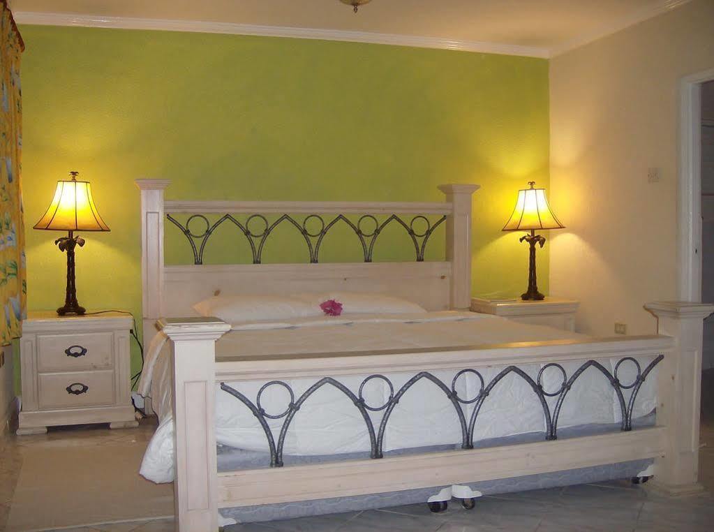 Bar-b-barn Beach 2* Negril