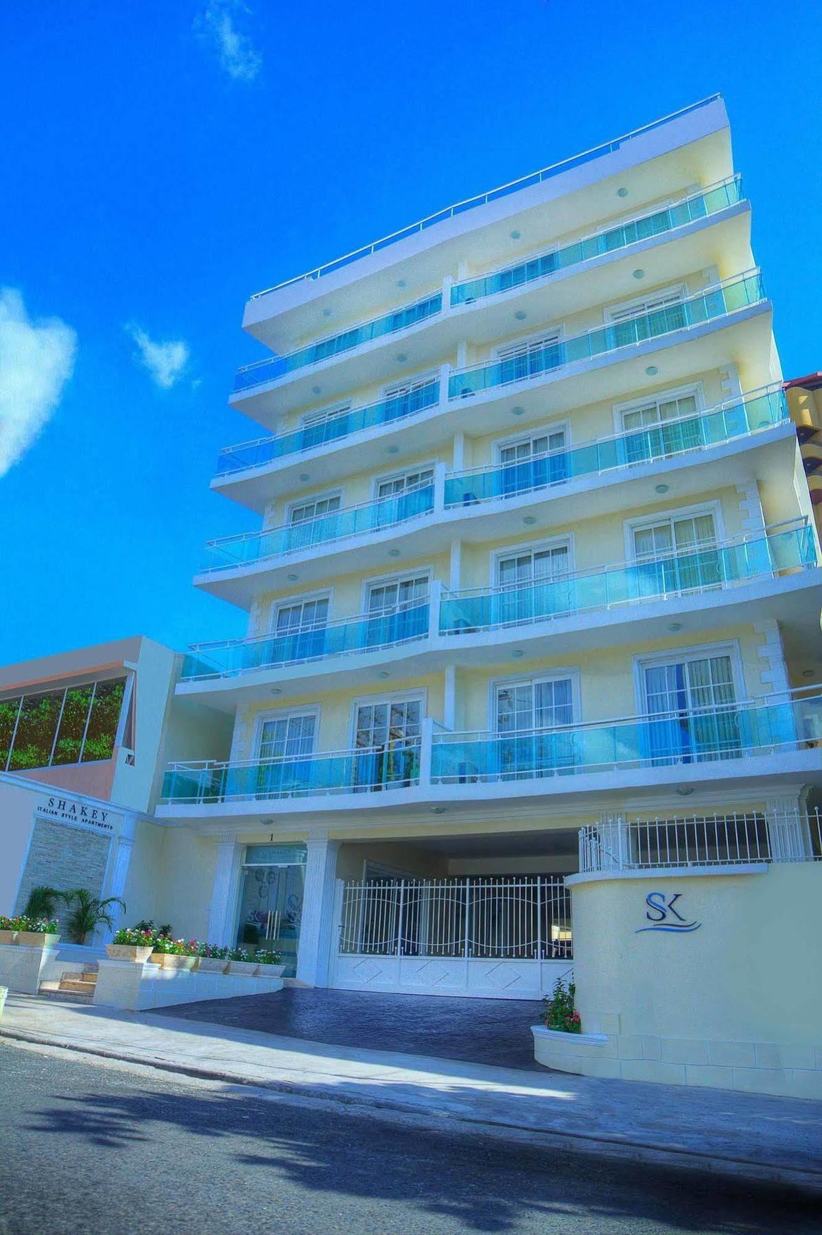 Shakey Aparthotel