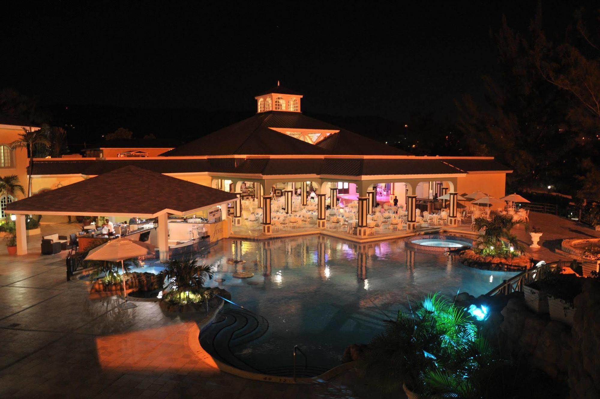 Hotel Jewel Dunn's River Beach & Spa, Ocho Rios,curio Collection By Hilton 4*