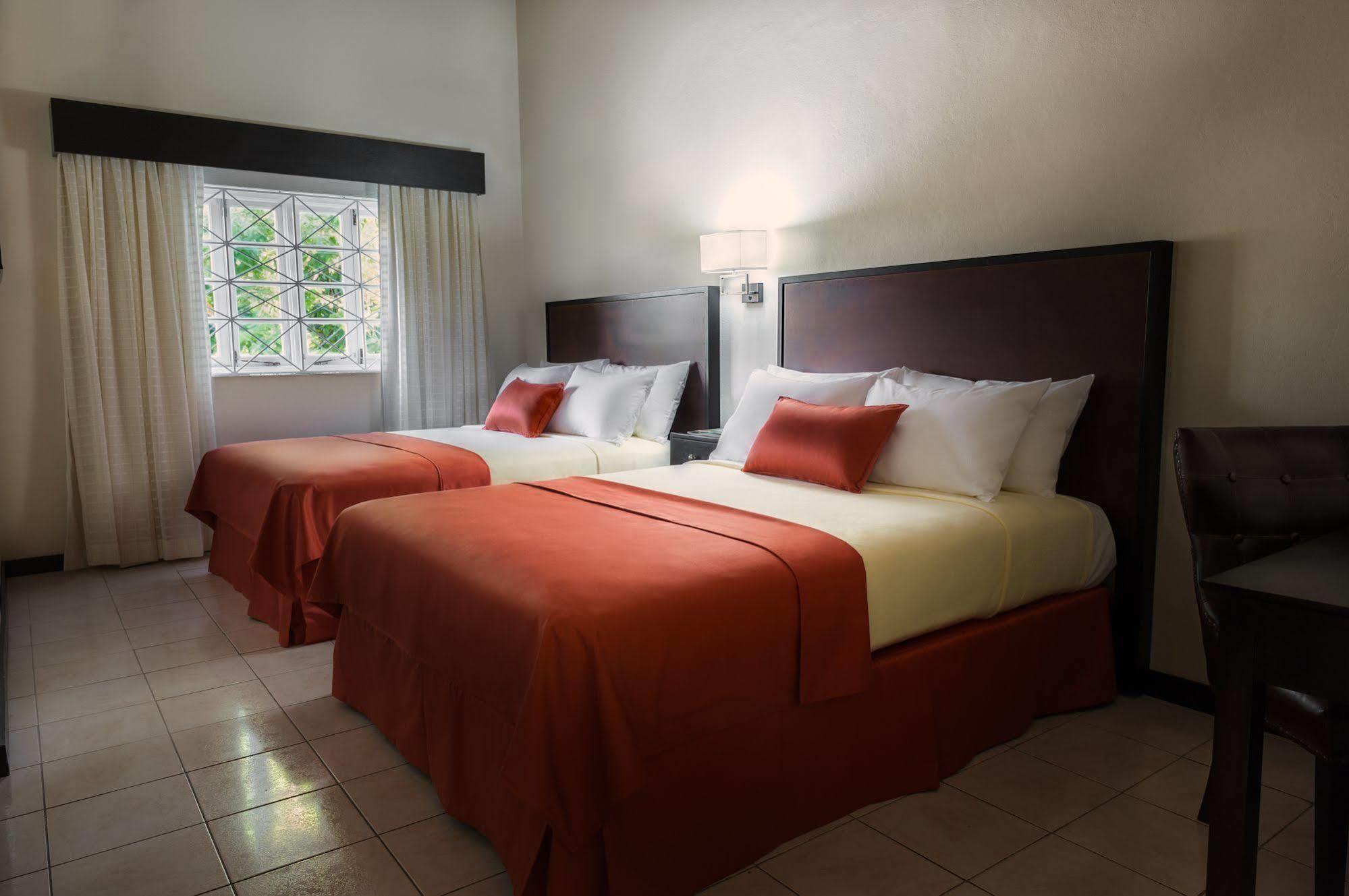 Shirley Retreat 3*