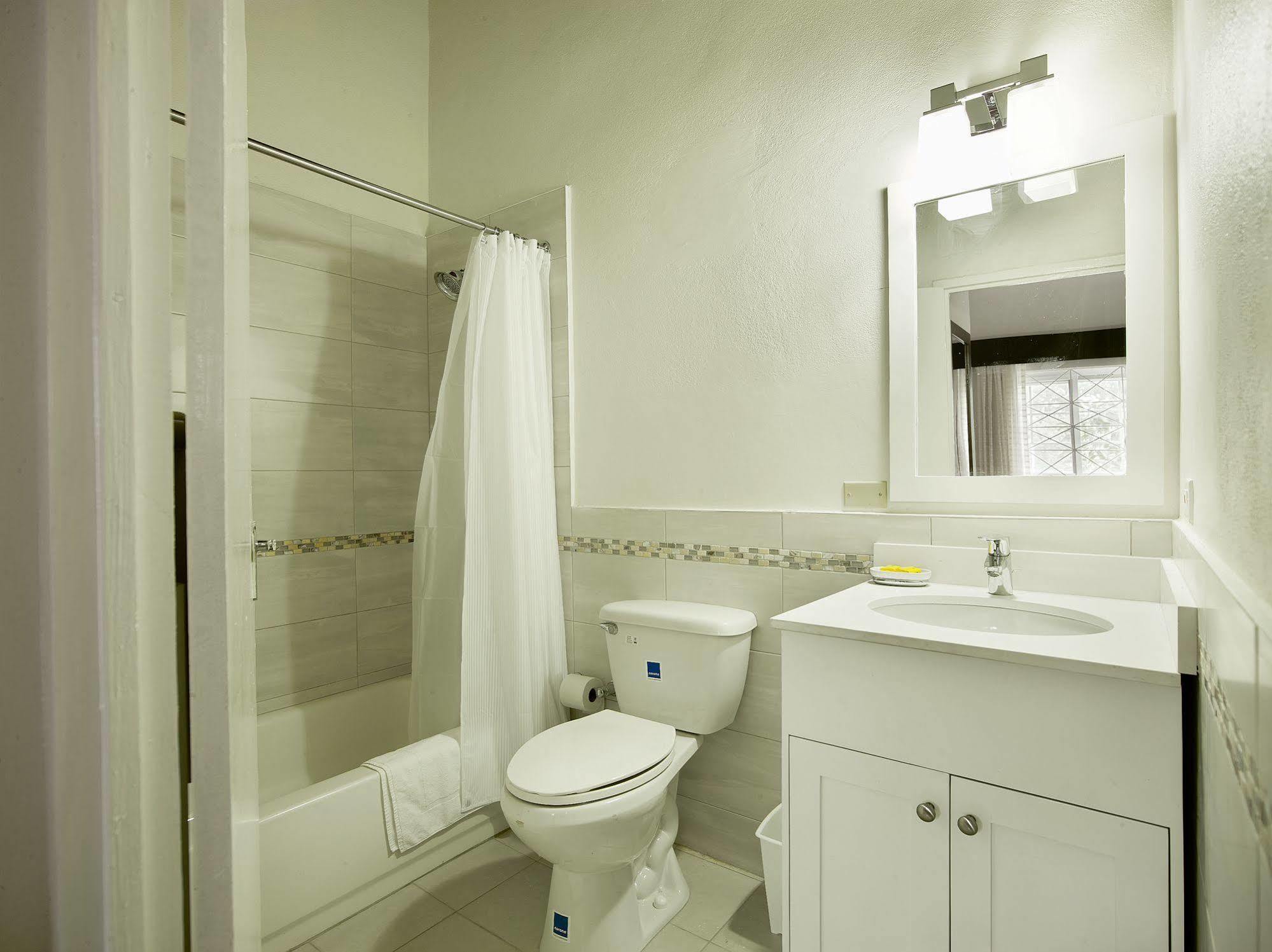 Hotel Shirley Retreat Kingston