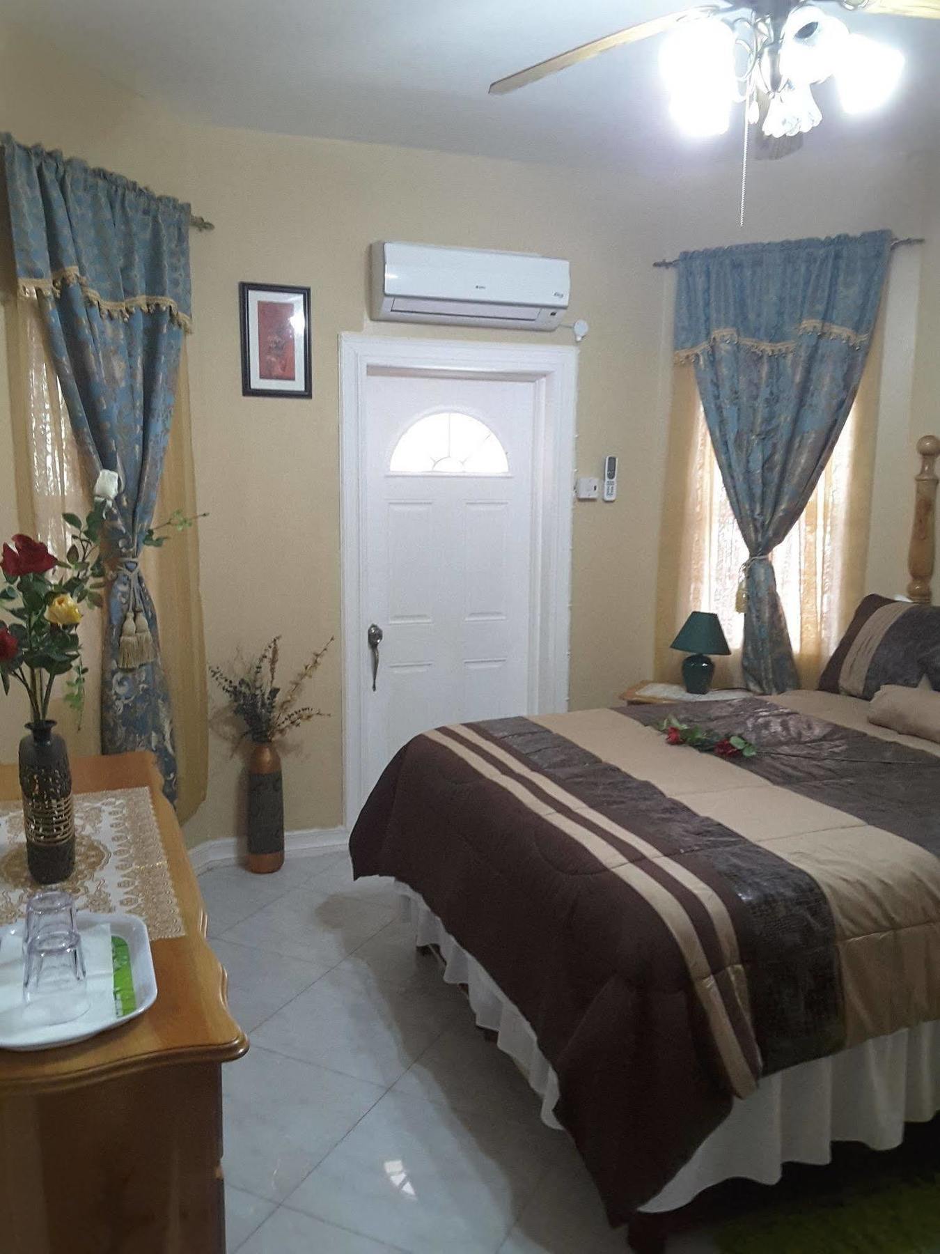 Cazwin Guest house 3*