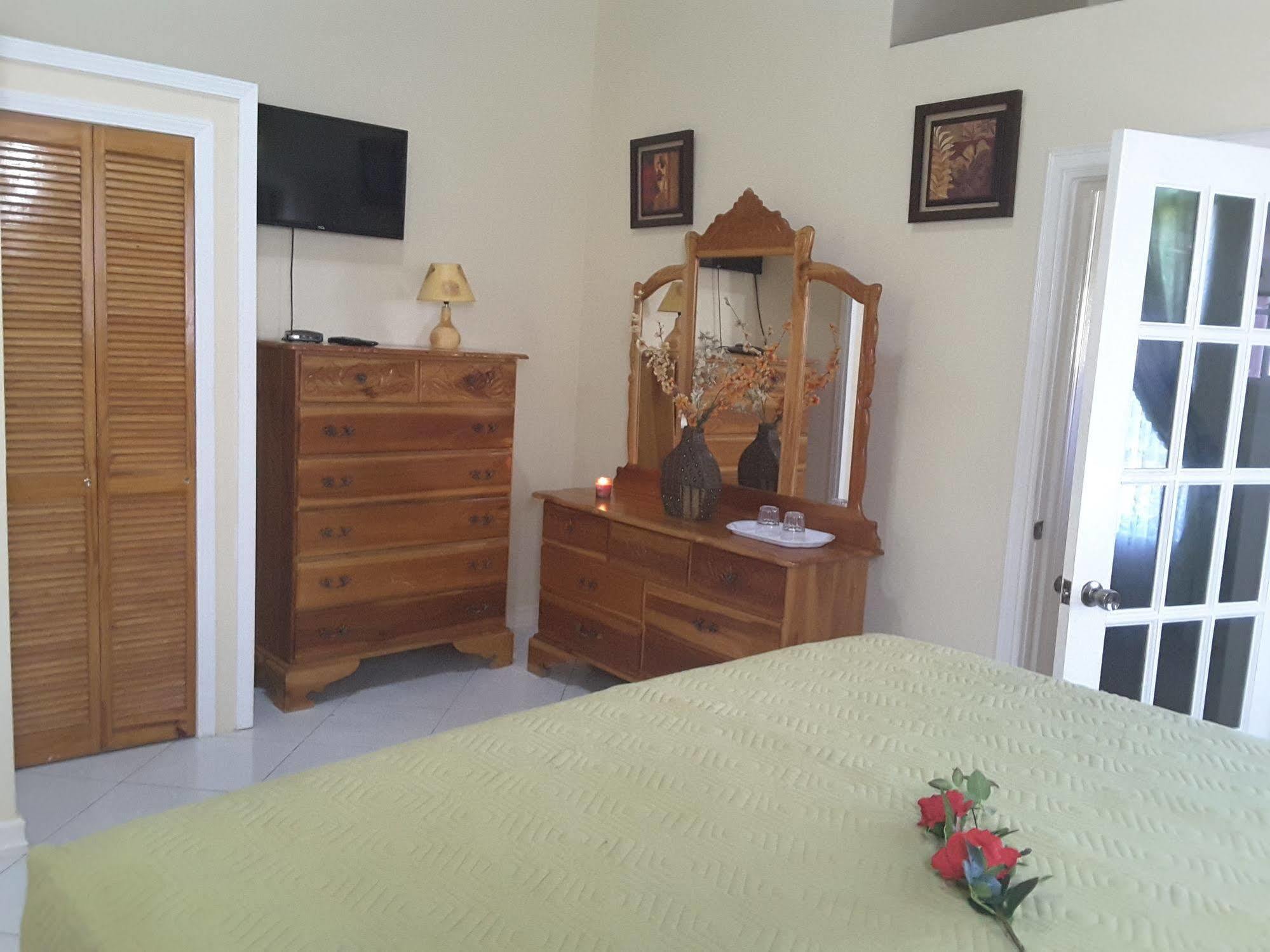 Cazwin Guest house 3*