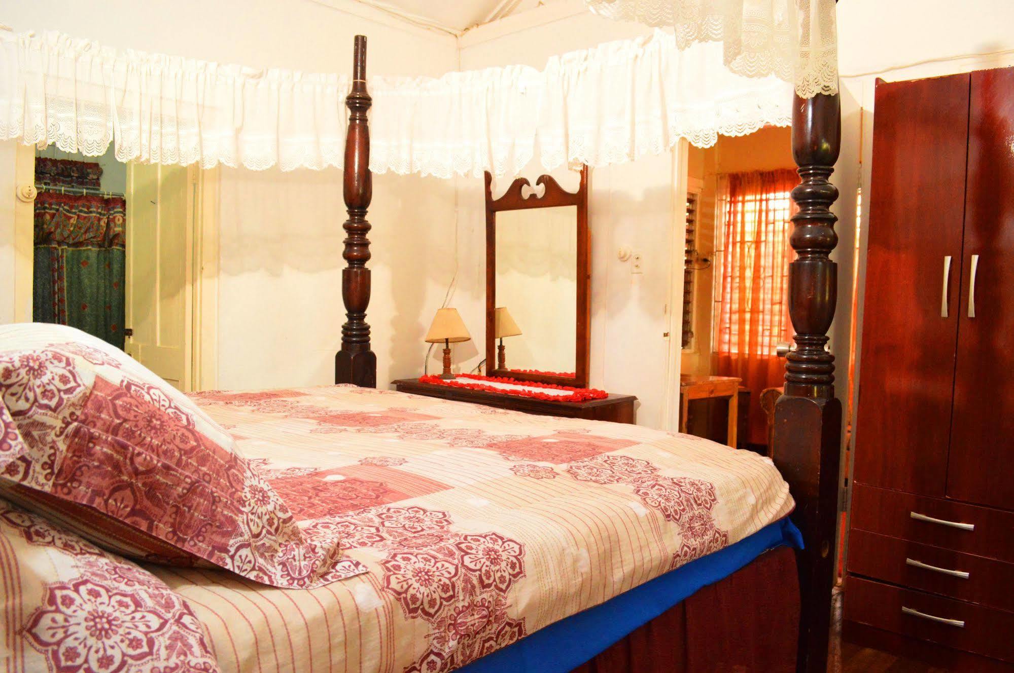 Hotel Dead End Road Montego Bay