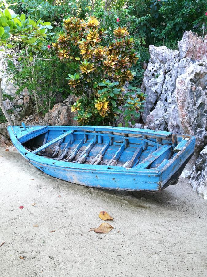 Marquis Paradise Only Accessible By Boat Hotel