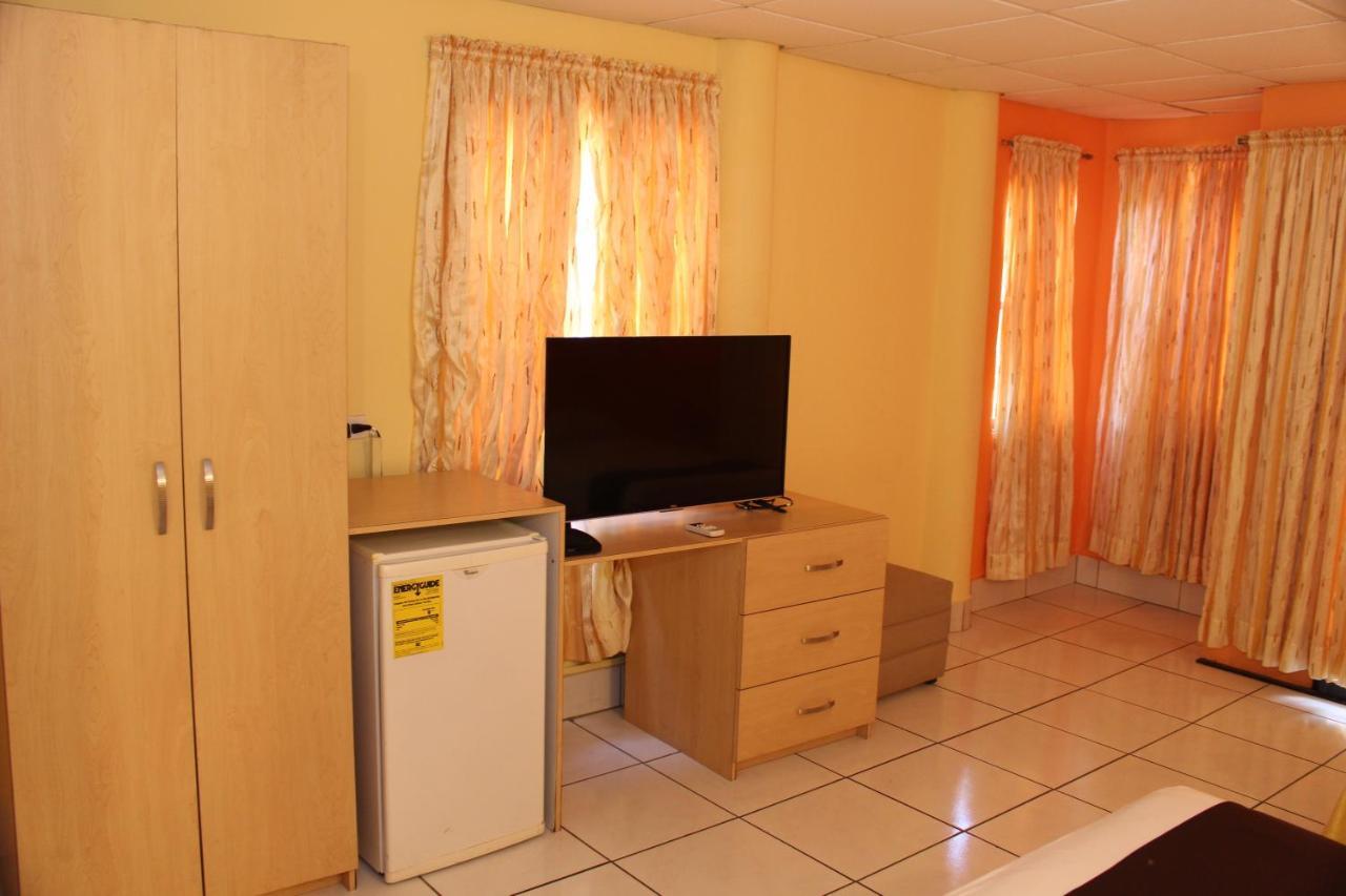 Hotel Alicia's Palace Port of Spain