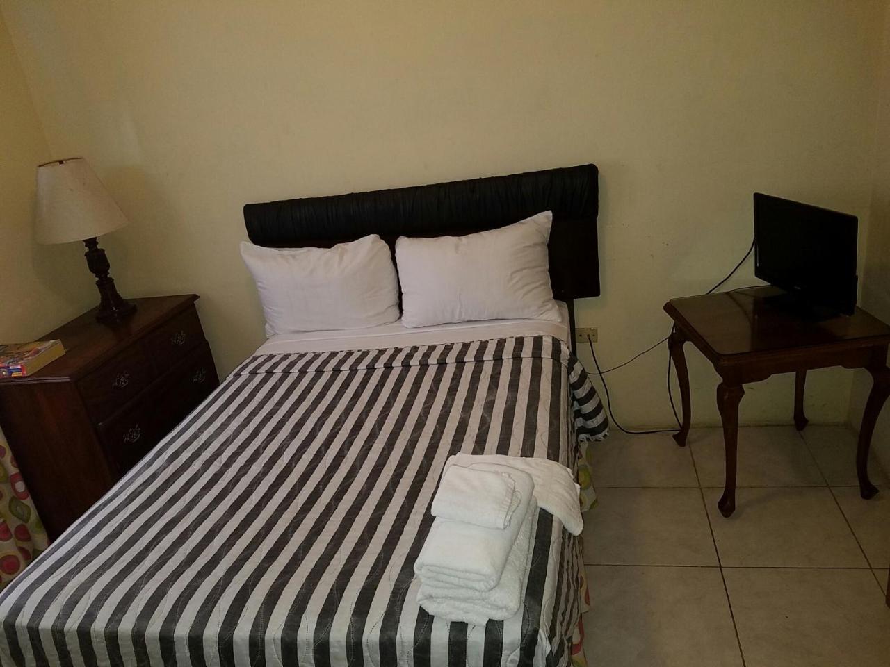 Tropical Court Hotel