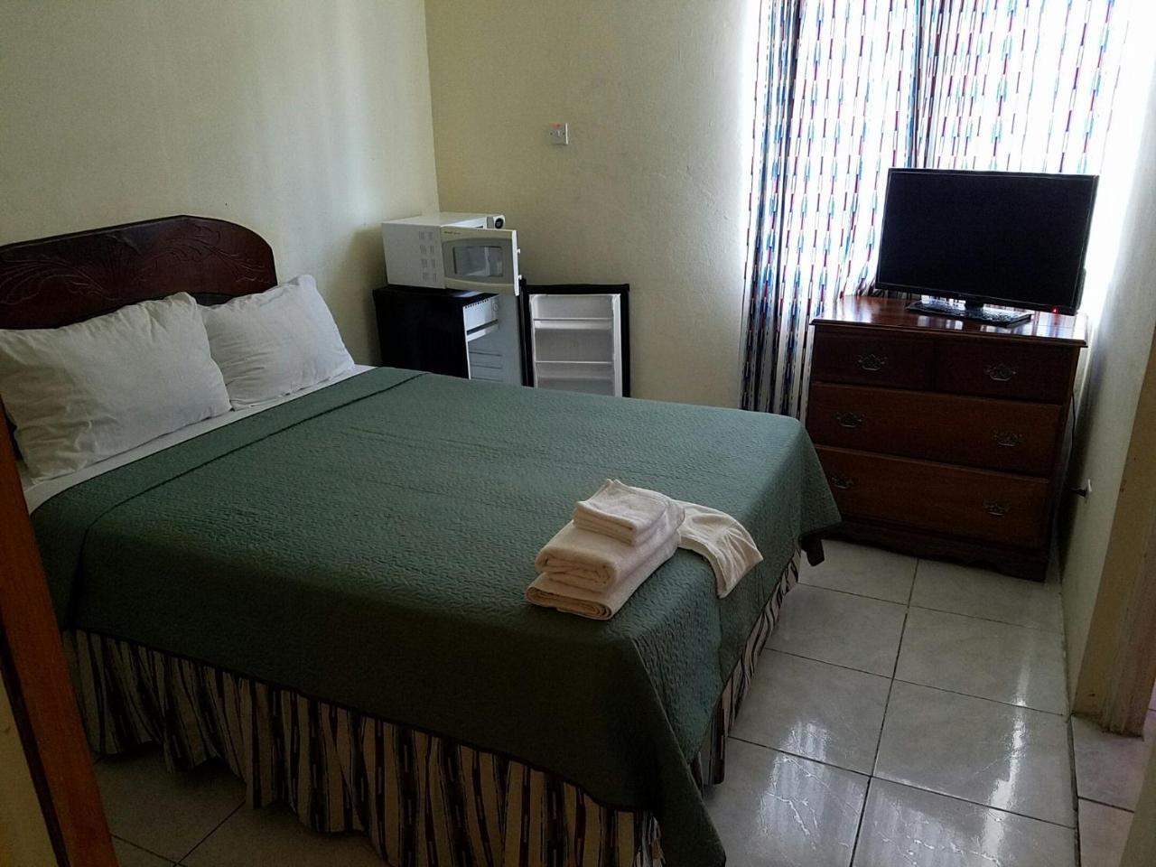 Hotel Tropical Court