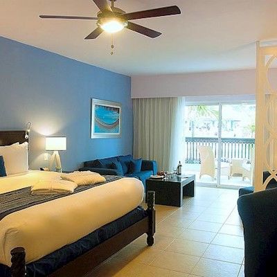 Ocean Blue And Sand Hotel 4*