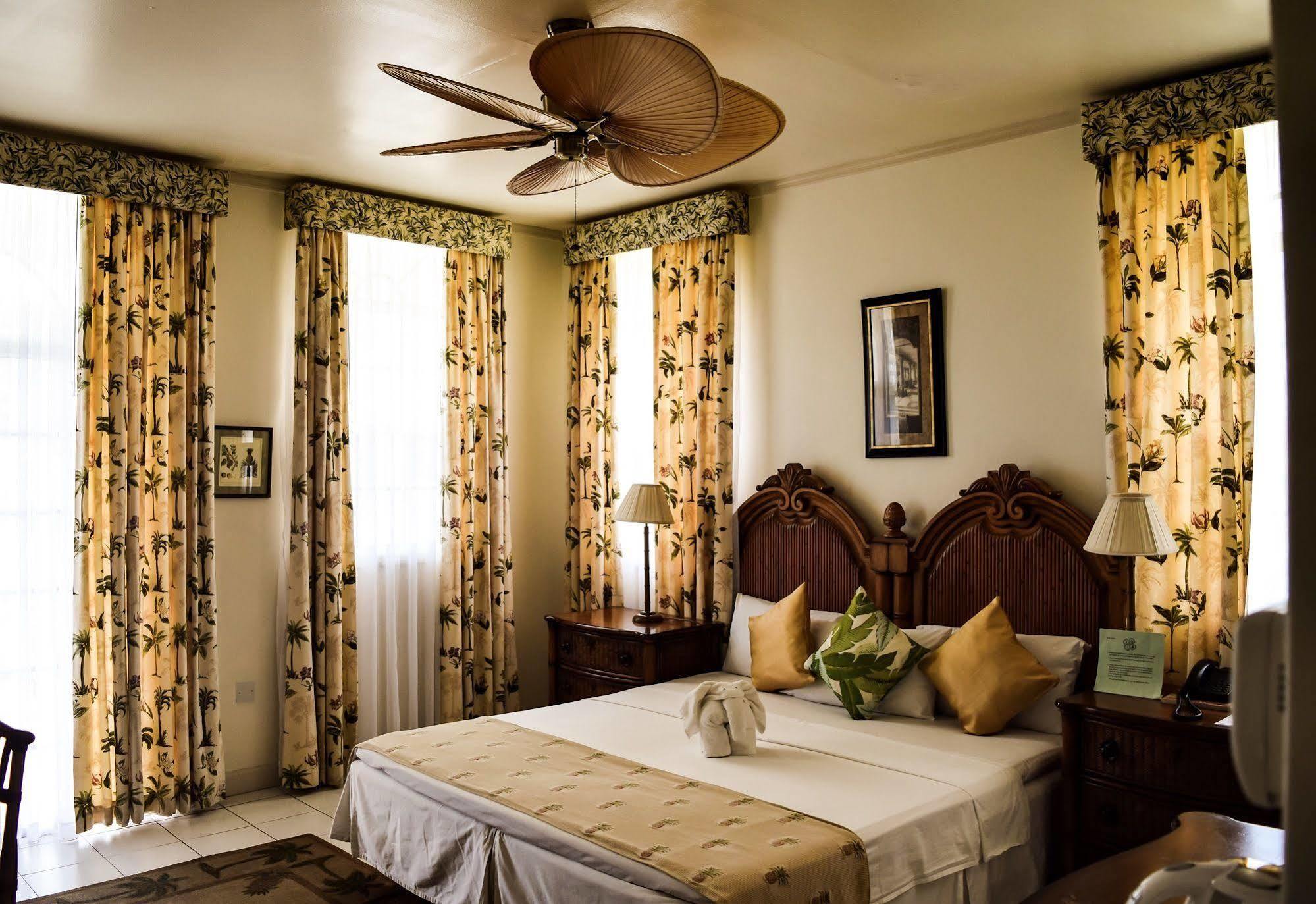 Grenadine House Hotel 4*