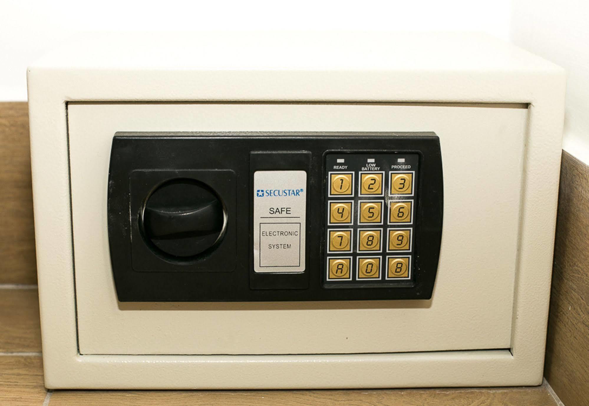 Commodore Hotel 3*