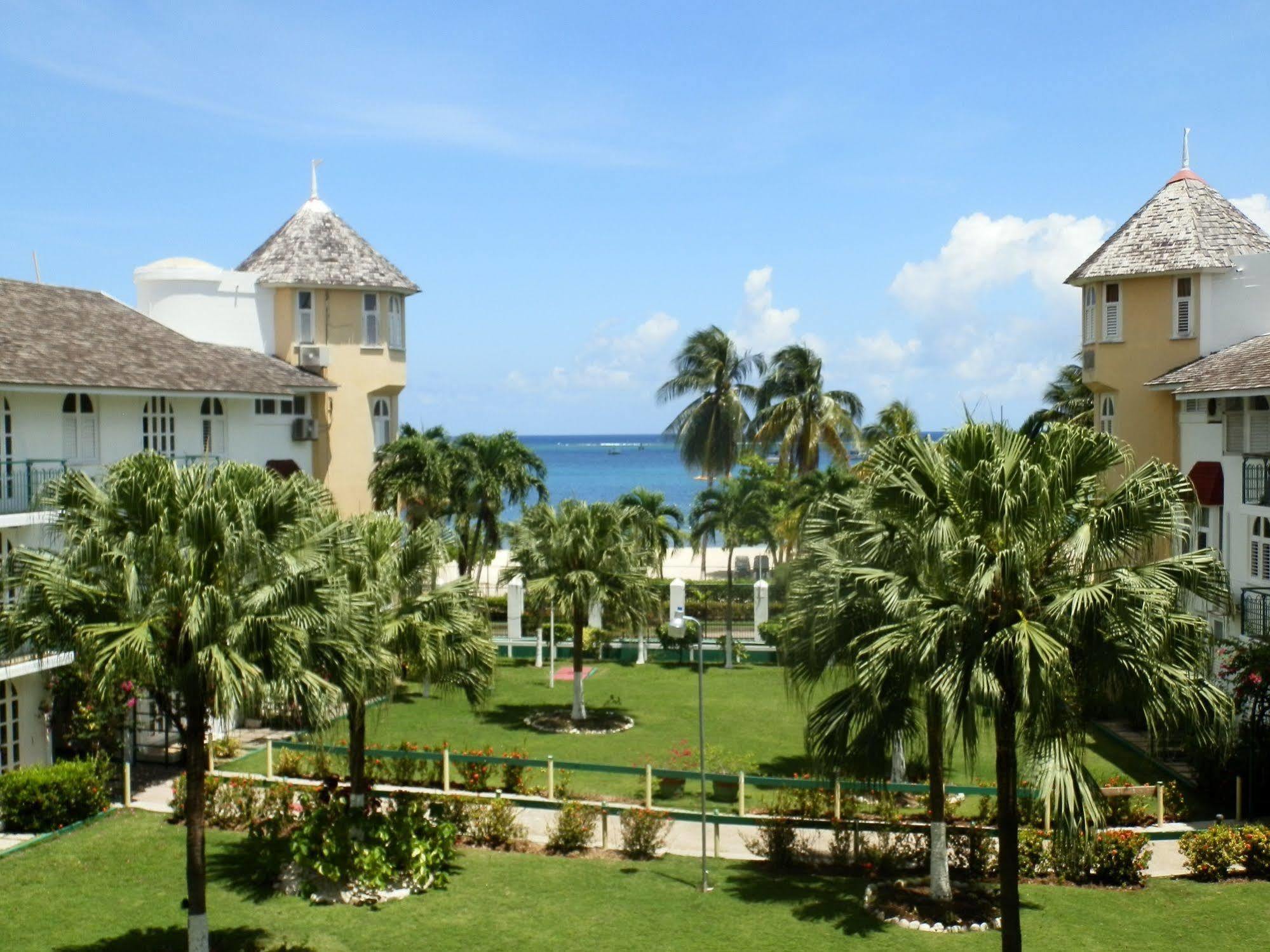 Castles Hotel 3*
