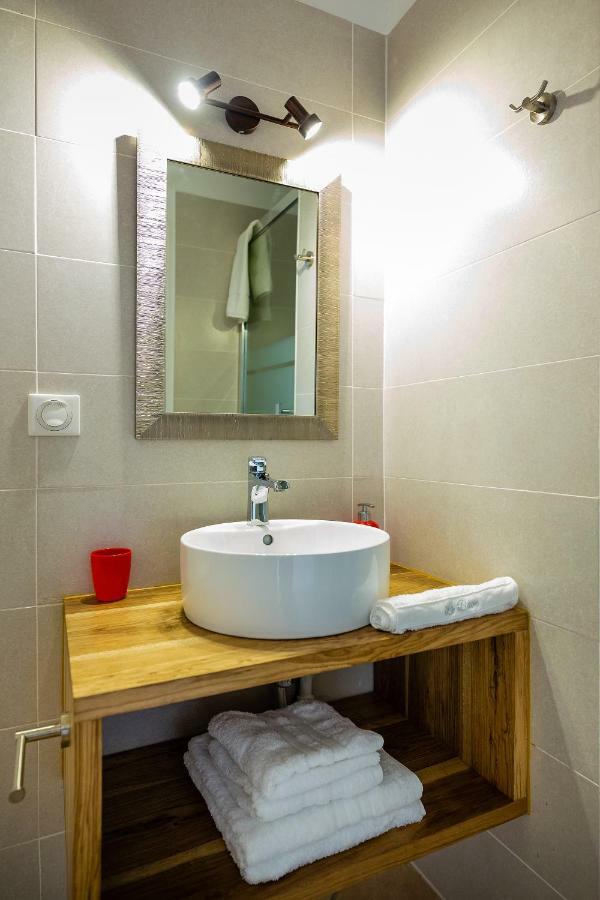 Martinique - Mellow Yellow Apartment