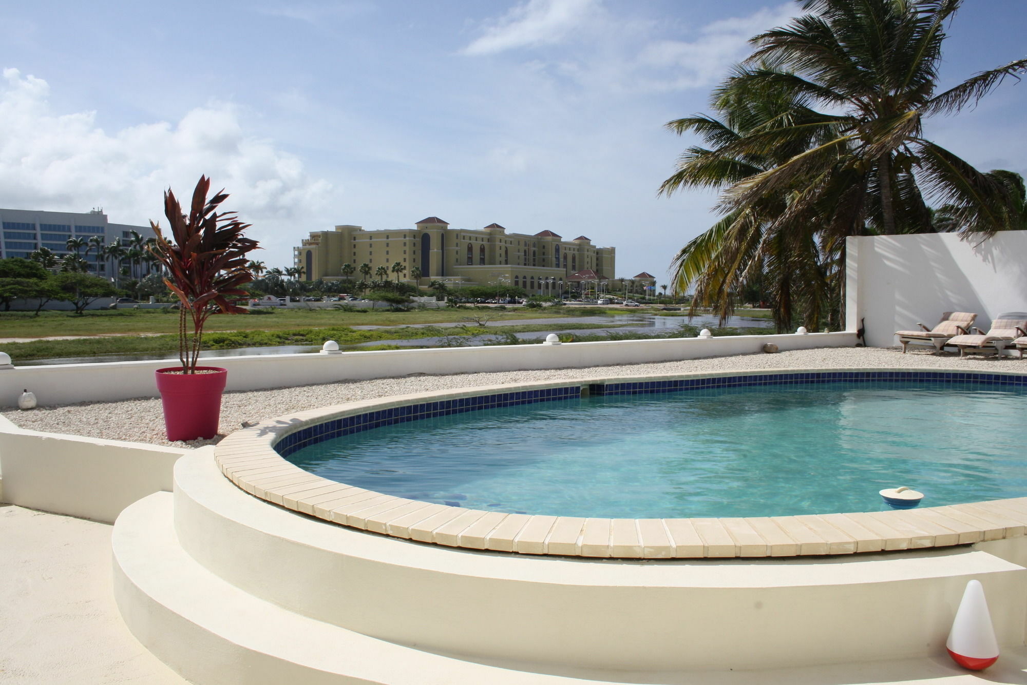 Karibu Aruba Boutique Hotel