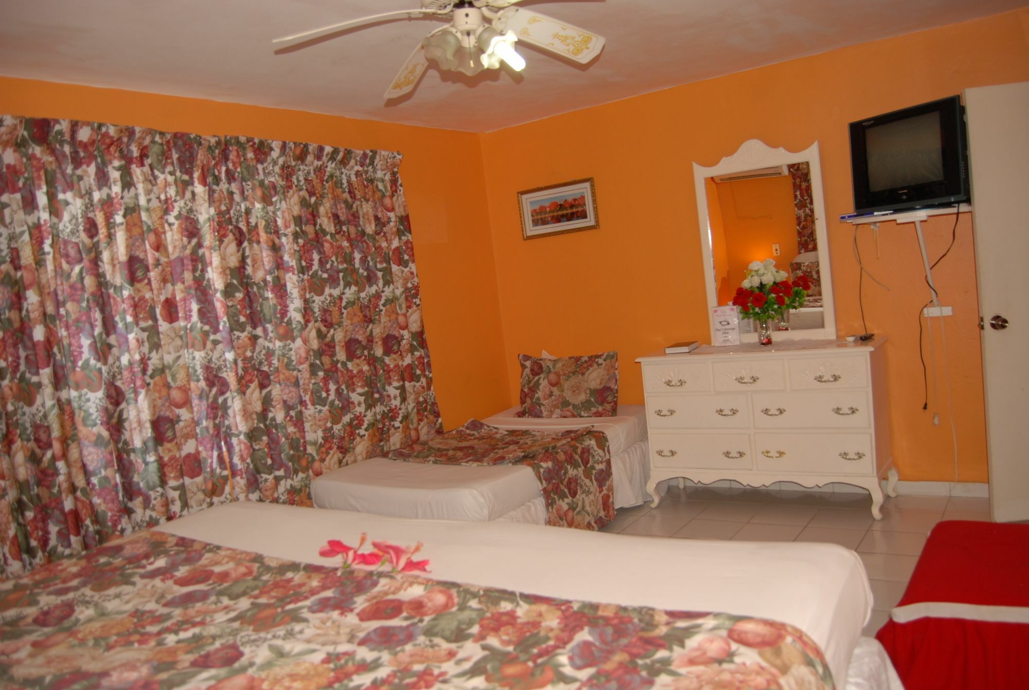 Pinkhibiscus Hotel 3*