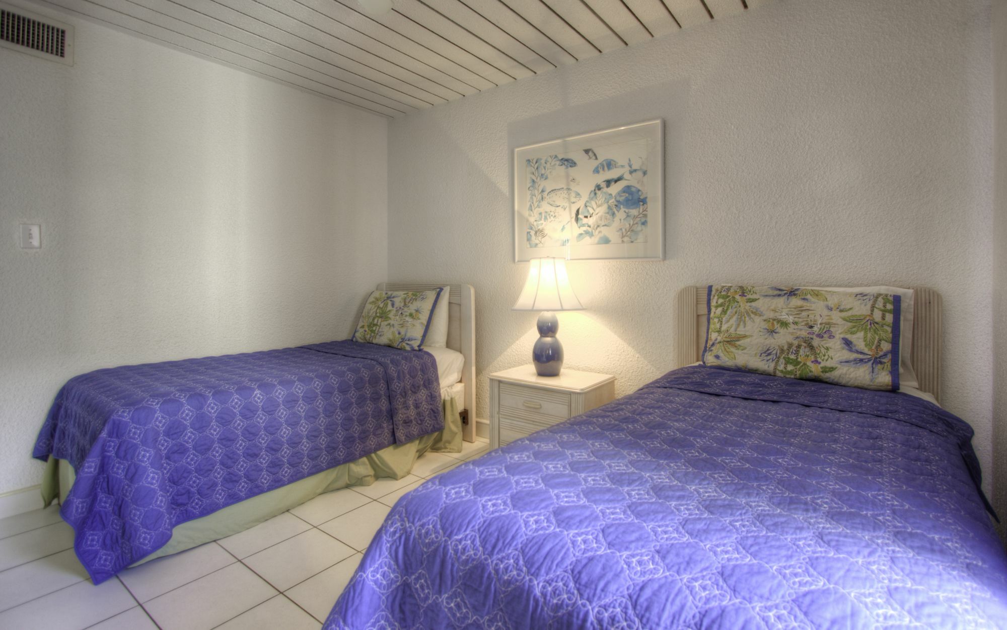 #207 Sunset Cove Seven Mile Apartment *