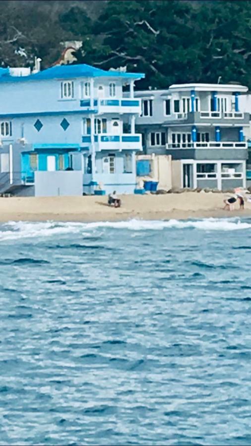 Rompeolas Beach House Aguadilla