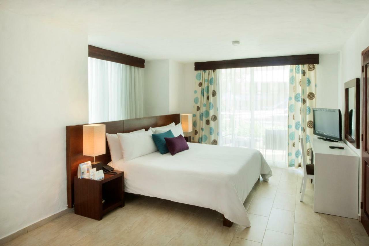 Grand Paradise Playa Dorada 4*