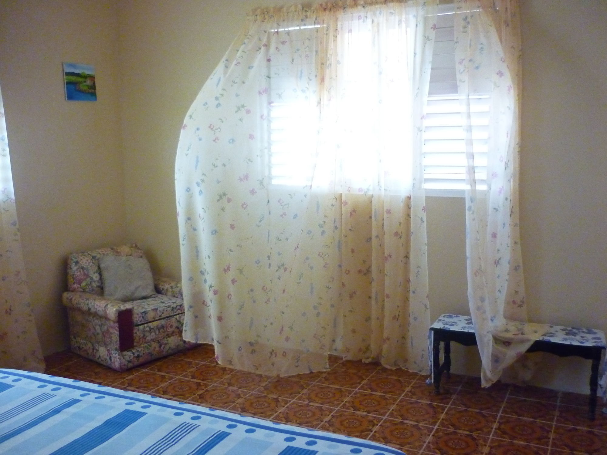 East Bay Guest house 2*