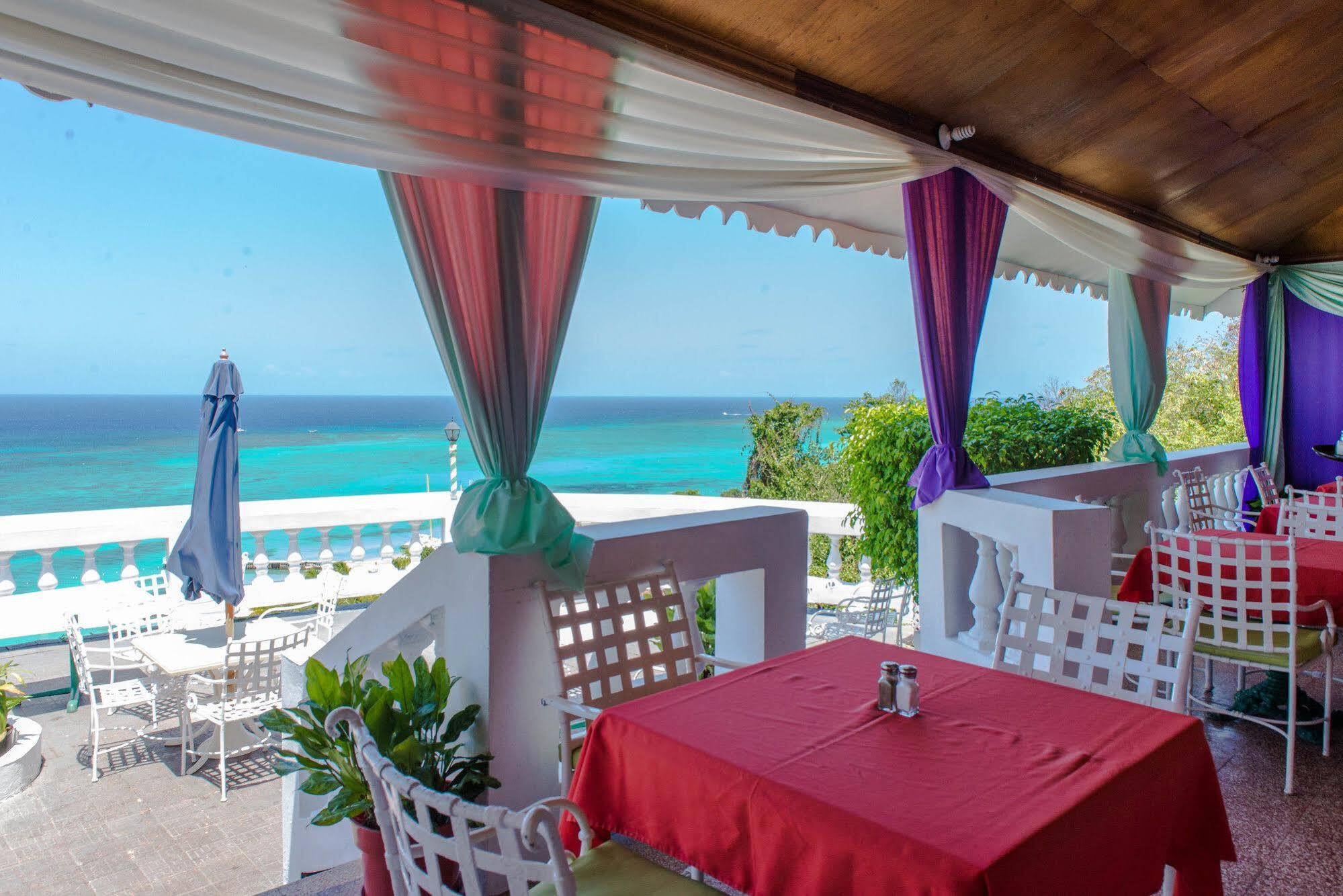 Hotel Moonlight At Club Montego Bay