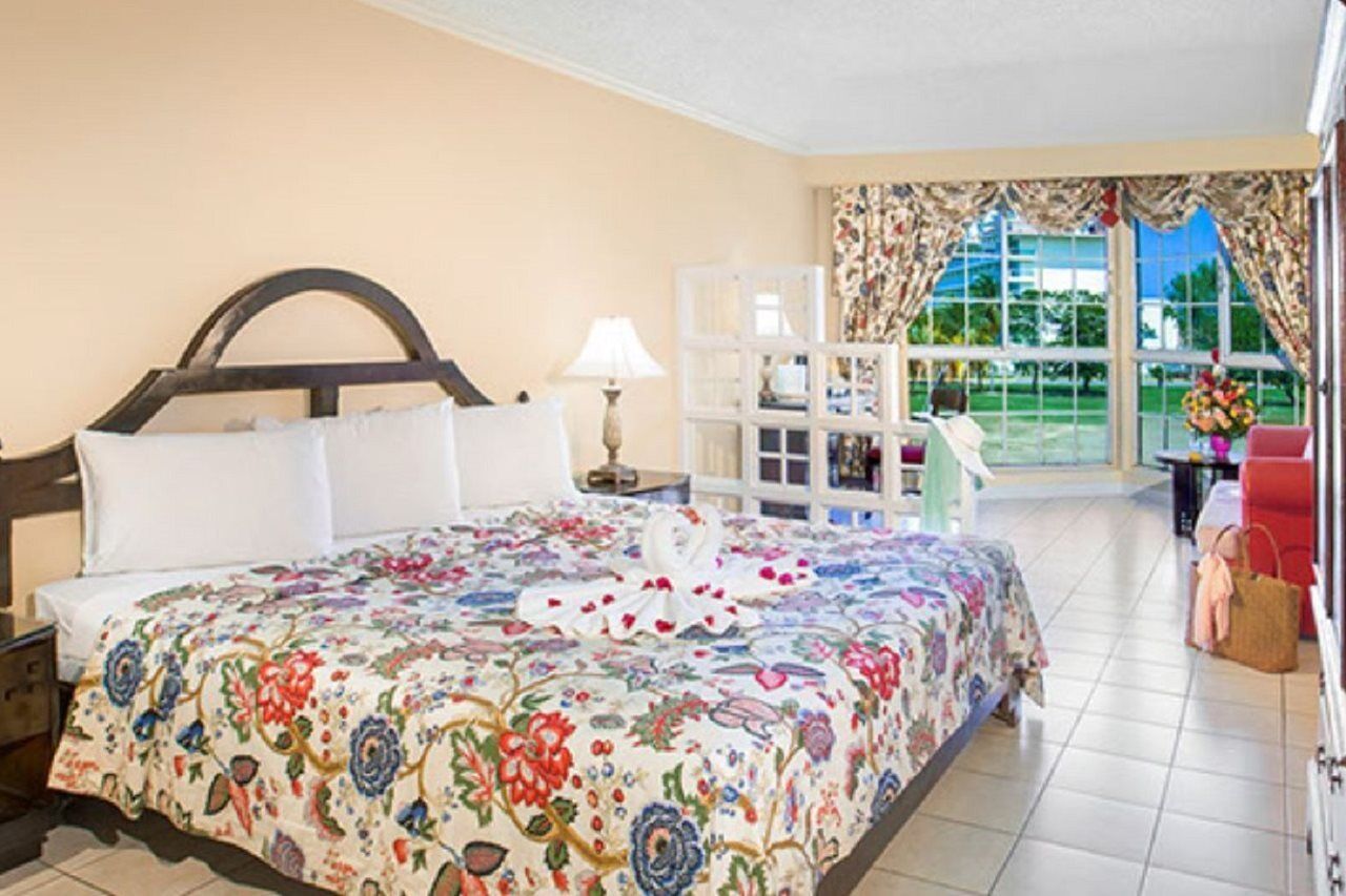 Hotel On The 2*