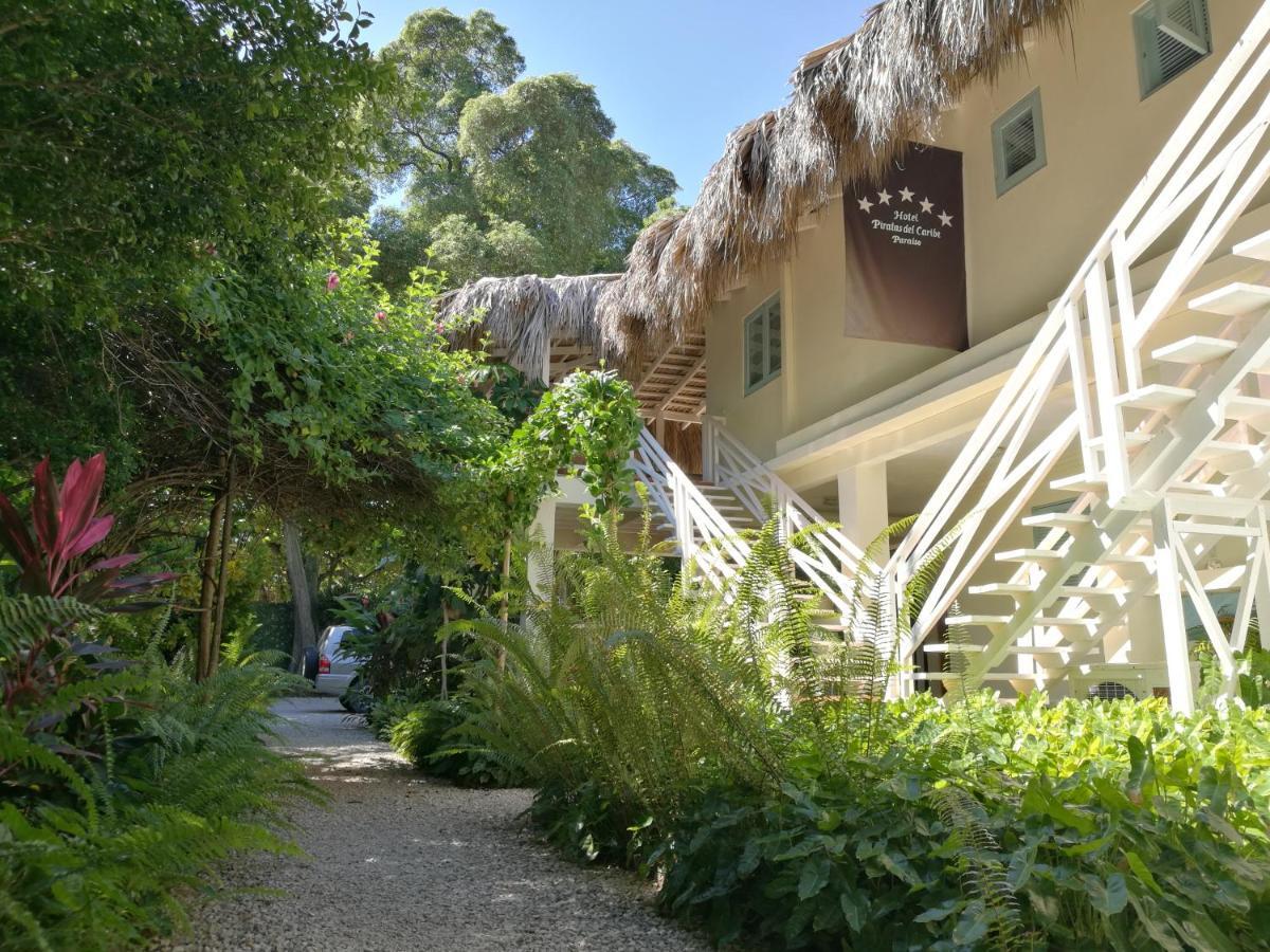 Piratas Del Caribe 5*