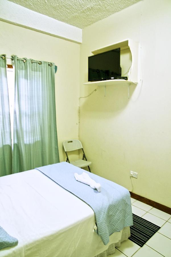 Tropical Breeze Vacation And Guest house Gros Islet