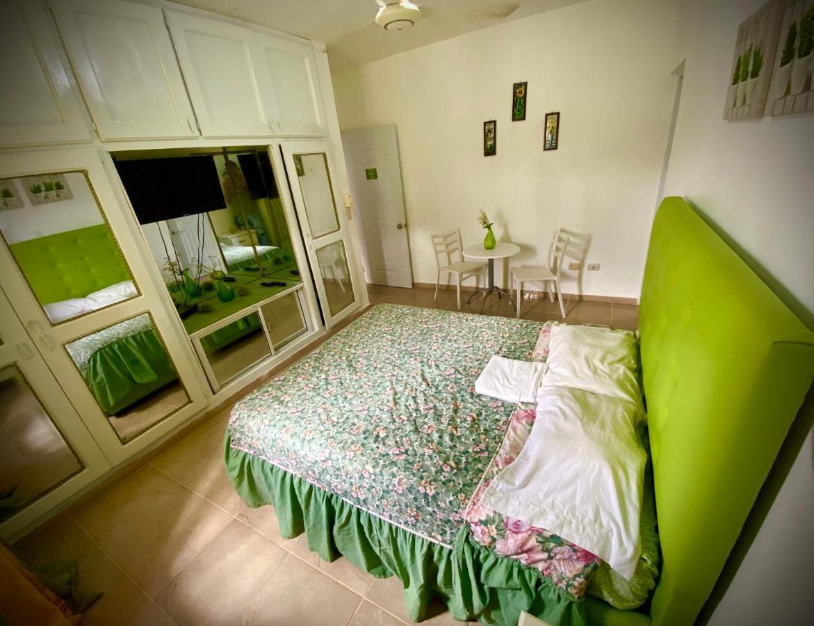 El Malecon Bed & Breakfast Cabrera
