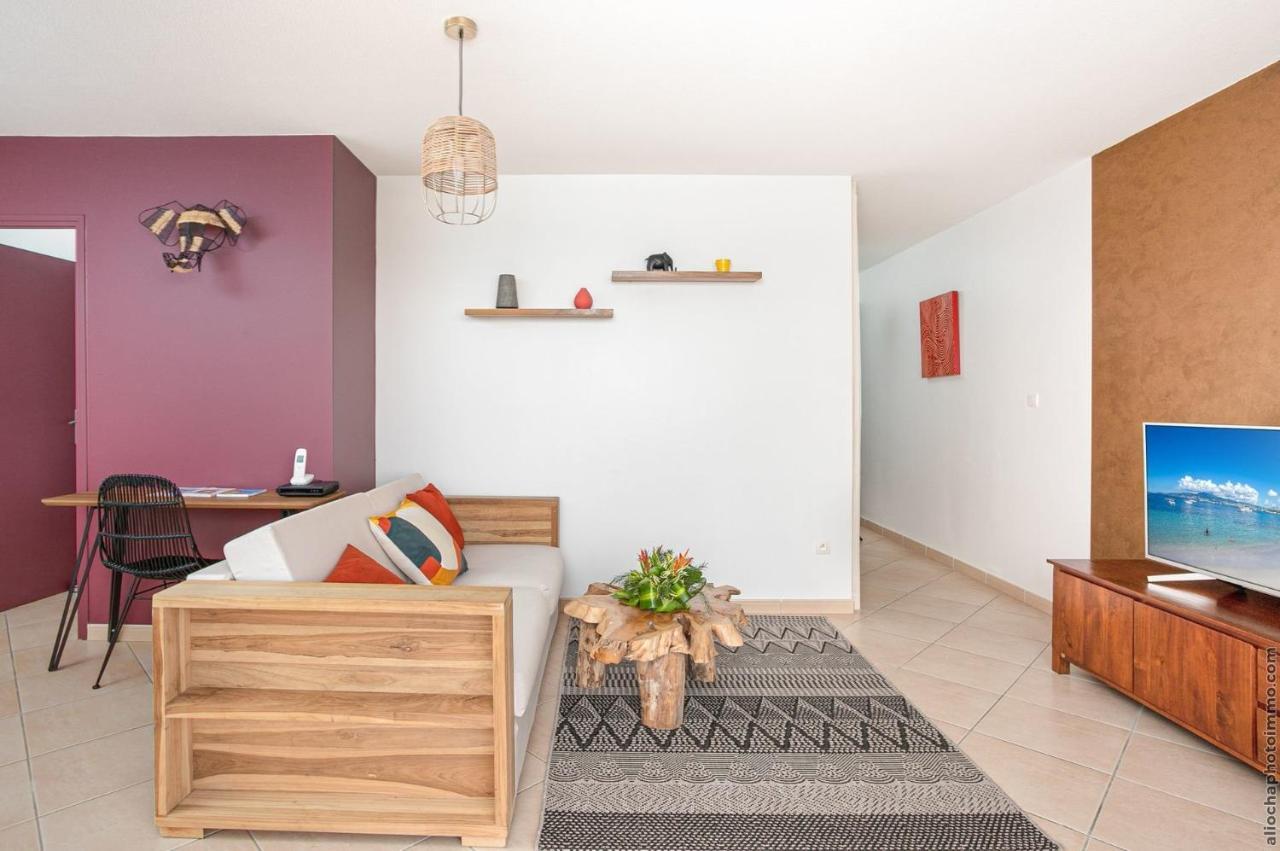 Martinique - Mellow Yellow Apartment