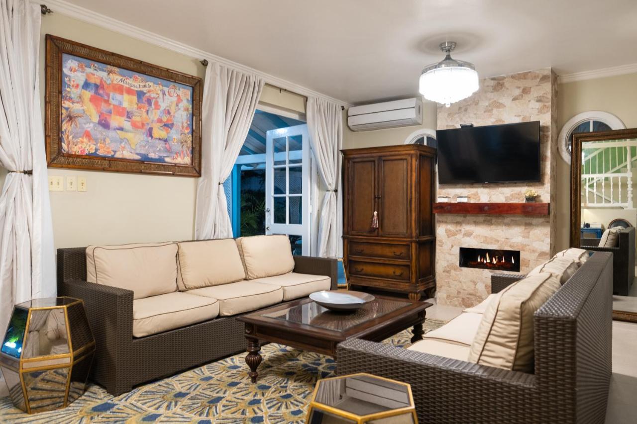 Edgewater - Front, Close To Attractions