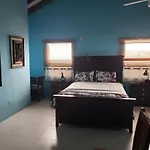La Grande Pettite Villa