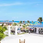 Stunning New Apartment With View Of Orient Bay