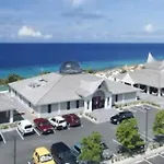 Spacious Apartment Minutes From The Beach