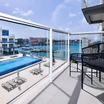Stylish Luxury Condo, Central Location, Ocean View, Pool