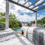 Villa Thompson