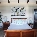 Water\'S Edge Villa - Oceanfront With Private Pool