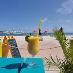 Calinago Friendly Family Sxm