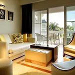 Grand Palladium Lady Hamilton Resort & Spa
