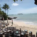 Grand Studio De 41 M², Vue Mer Et Jardin Tropical.
