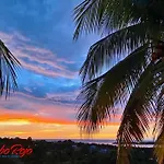 2-Br Modern Oceanfront Apt Steps From Playa Sucia