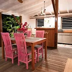 Happy Cottage With Private Pool