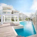 Destination Jelly / Playa Coral Condo