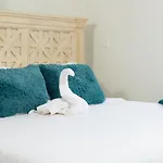 La Vue De Basseterre Apartments - Luxury In Bird Rock