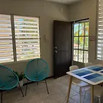 2-Br Modern Oceanfront Apt Steps From Playa Sucia